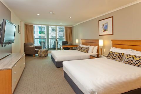 Radisson Hotel And Suites Sydney - Tourism Caloundra 2