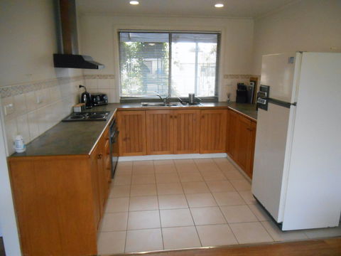Roshy's Retreat - Tourism Caloundra 1