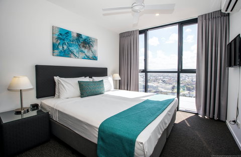 Synergy  Broadbeach - Tourism Caloundra 1
