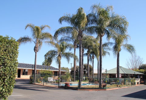Town And Country Motor Inn - Tamworth - Tourism Caloundra 0