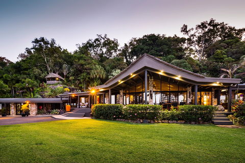 Trinity Beach Palace - Tourism Caloundra 1