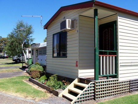 Leongatha Apex Caravan Park - Tourism Caloundra 0