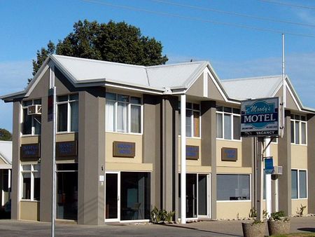 Moodys Motel - Tourism Caloundra 0