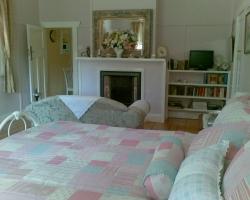 Luscombe Lodge B And B - Tourism Caloundra 1