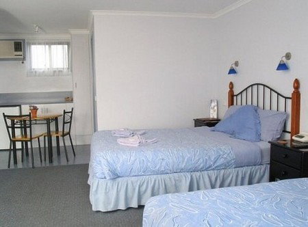 Waterfront Motor Inn - Tourism Caloundra 1