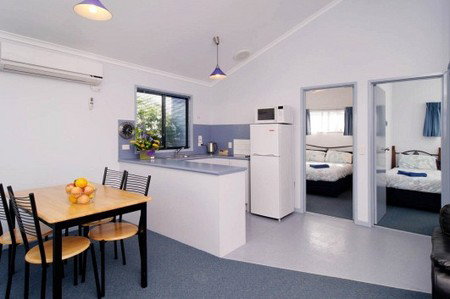 Waterfront Motor Inn - Tourism Caloundra 3