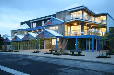 The Island Accommodation - Tourism Caloundra 0