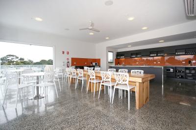 The Island Accommodation - Tourism Caloundra 3