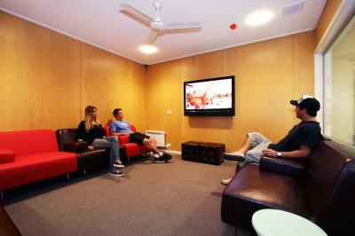 The Island Accommodation - Tourism Caloundra 5