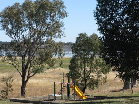Natimuk Lake Caravan Park - Tourism Caloundra 3