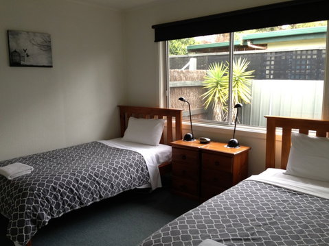 Phillip Island Cottages - Tourism Caloundra 1