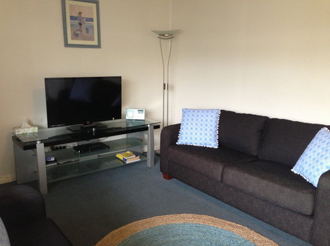 Phillip Island Cottages - Tourism Caloundra 2