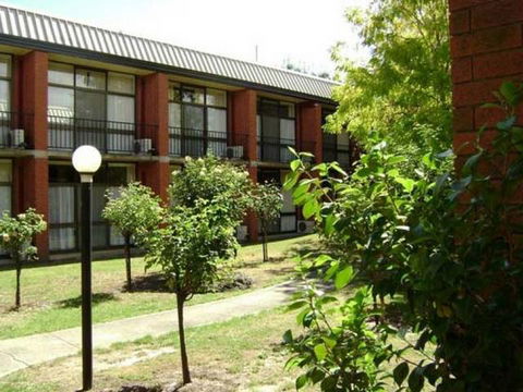 Moe Motor Inn - Tourism Caloundra 1
