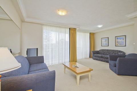 Palazzo Colonnades - Tourism Caloundra 3