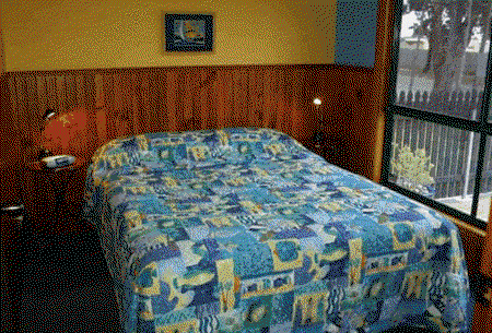 Bicheno's Gallery And Apartments - Tourism Caloundra 1