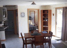 Yakkalla Holiday Cottage - Tourism Caloundra 2