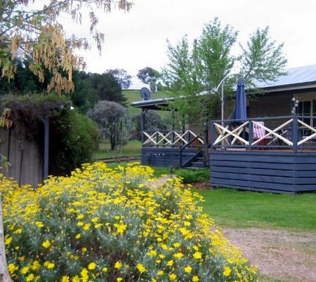 Buttercup Cottage & Apartment - Tourism Caloundra 2