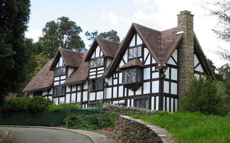 William Shakespeare's Bed & Breakfast - Tourism Caloundra 0
