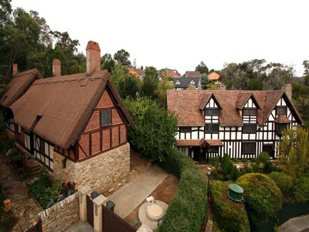 William Shakespeare's Bed & Breakfast - Tourism Caloundra 1