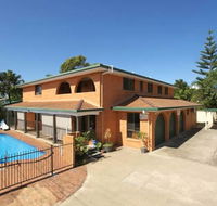 Airlie Court Holiday Apartments - Tourism Caloundra