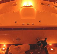 Anglesea Overboard Seaside Cottage - Tourism Caloundra