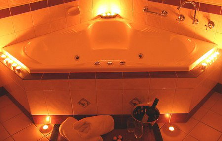 Anglesea Overboard Seaside Cottage - Tourism Caloundra 0