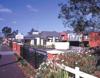 Berry Village Boutique Motel - Tourism Caloundra 2