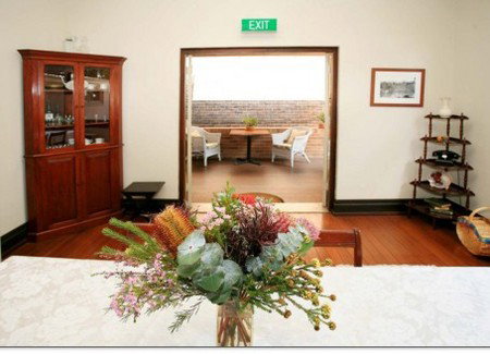 The Bank Guest House & Tellers Restaurant - Tourism Caloundra 4