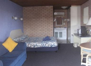 Cameo Inn Motel - Tourism Caloundra 1
