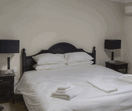 Wallacia Hotel - Tourism Caloundra 4