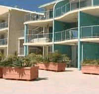 Waldorf Apartment Hotel - Tourism Caloundra