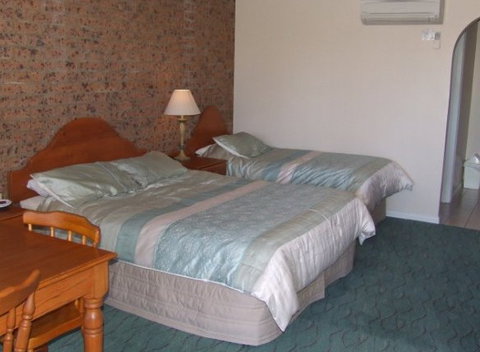 Swaggers Motor Inn, Yass - Tourism Caloundra 1