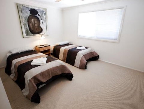 Cardiff Executive Apartments - Tourism Caloundra 1