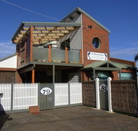Black Dolphin Townhouse and Apartment - Tourism Caloundra