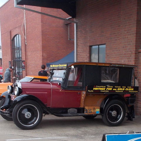 Vintage Fun Hire Cars - Tourism Caloundra 0