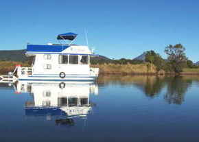 Tweed River House Boats - Tourism Caloundra 3