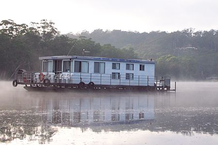 Clyde River Houseboats - Tourism Caloundra 1