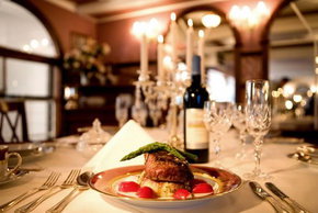 Titanic Theatre Restaurant - Tourism Caloundra 3
