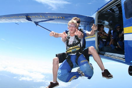 Skydive The Beach - Tourism Caloundra 3