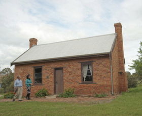 Sandalwood Yards And Tipperary School - Tourism Caloundra 0