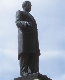 Piesse Memorial Statue - Tourism Caloundra 0