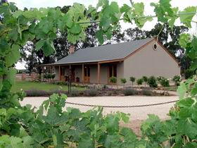 VineCrest Fine Barossa Wine - Tourism Caloundra 0
