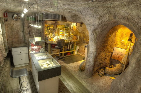 Unique Opal And Diamond Mine  - The Underground Opal Mine - Tourism Caloundra 1