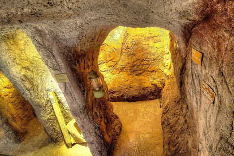 Unique Opal And Diamond Mine  - The Underground Opal Mine - Tourism Caloundra 4