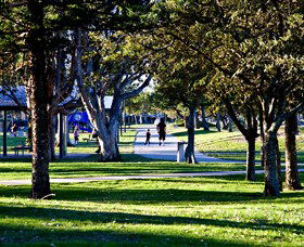 Paradise Point Parklands - Tourism Caloundra 0