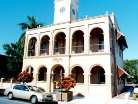 Mackay Town Hall - Tourism Caloundra 0