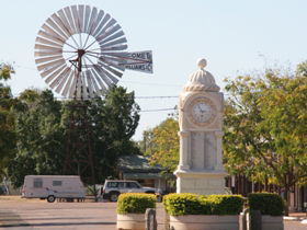 Between The Bougainvilleas Heritage Trail - Tourism Caloundra 0