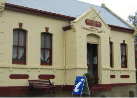 Drysdale Community Craft Shop - Tourism Caloundra 0