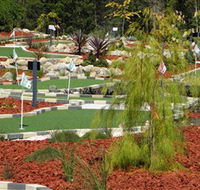 18 Hole Mini Golf - Club Husky - Tourism Caloundra