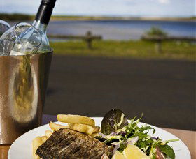 Hedys Restaurant At The Heads Hotel - Tourism Caloundra 0